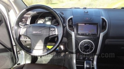 Isuzu-11.JPG